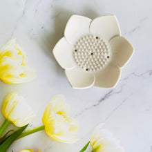 TranquilBlossom Silicone Soap Holder - Soap Dish of Morandi Elegance with Water Drainage - Alpine White - Tammi Home