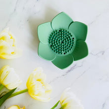 TranquilBlossom Silicone Soap Holder - Soap Dish of Morandi Elegance with Water Drainage - Sage Green - Tammi Home