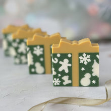 Handmade Artisan Christmas Soap | Christmas Day - Green | Pine, Bayberry, Orange & Cinnamon Scent - Tammi Home